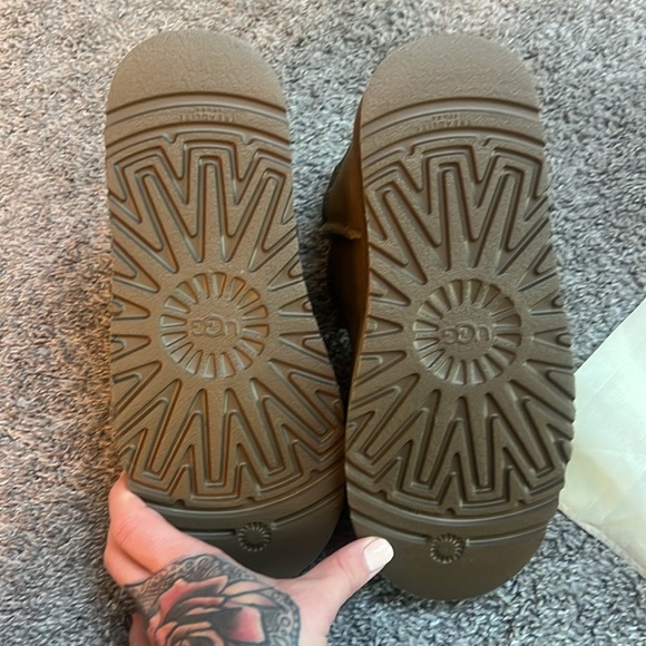 Classic Ultra Mini Uggs Women’s 8 - Picture 4 of 4